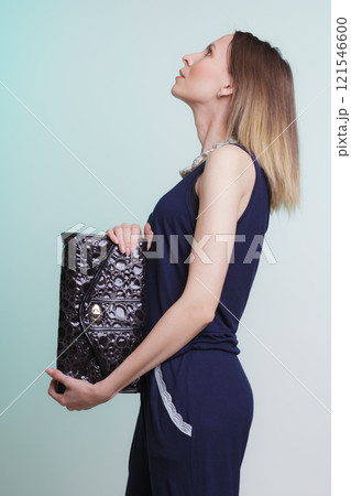 Elegant fashion woman with leather handbag Elegant fashion woman with leather handbag 121546600