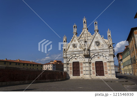 Gothic church Santa Maria della Spina in Pisa, Italy, sunny summer day 121546930