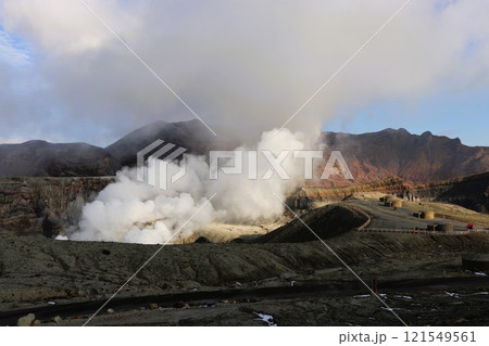 阿蘇山火口 噴煙 熊本県 九州 阿蘇山火口 噴煙 熊本県 九州 121549561