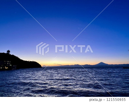 江の島の日没 江の島の日没 121550935
