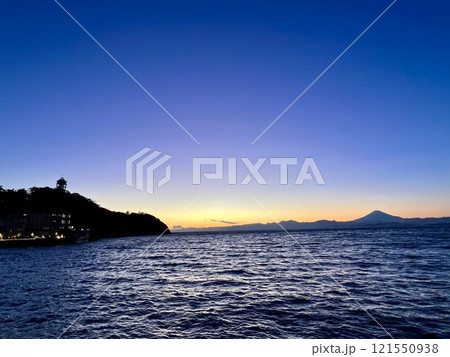 江の島の日没 江の島の日没 121550938