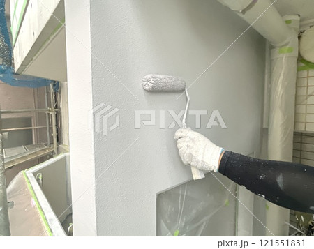 分譲マンションのバルコニー内の塗装 121551831