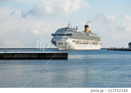 小樽港に入港したクルーズ船コスタ・セレーナ 121552188