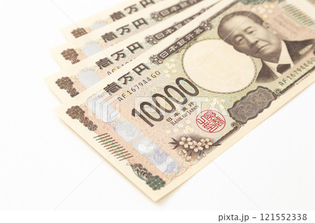 白背景に4万円 121552338