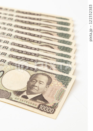 白背景に10万円 121552383