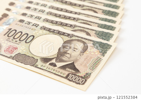 白背景に10万円 121552384