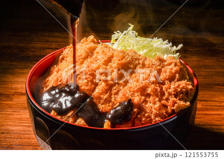 カツ丼に味噌ソースをかける 121553755
