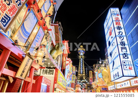 大阪府、通天閣と新世界の夜景 121555085