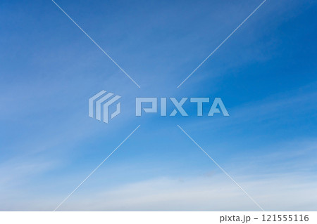 《背景素材》空素材・空イメージ・青空・薄雲 121555116