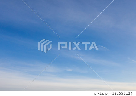 《背景素材》空素材・空イメージ・青空・薄雲 《背景素材》空素材・空イメージ・青空・薄雲 121555124