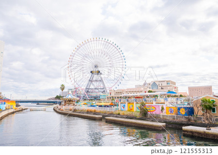 横浜、桜木町の観覧車 横浜、桜木町の観覧車 121555313