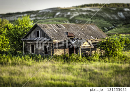 Old abandoned house Old abandoned house 121555983