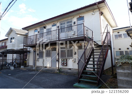 住宅街のアパート 住宅街のアパート 121556200