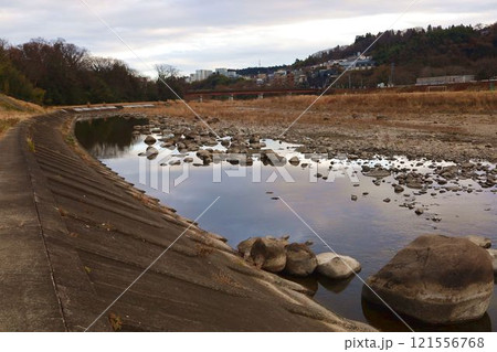 冬の広瀬川と河川敷 冬の広瀬川と河川敷 121556768