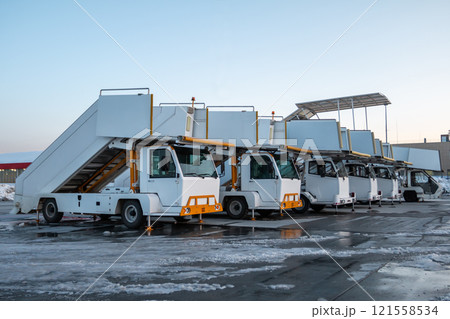 Row aircraft mobile gangway for boarding and disembarking passengers at the parking lot Row aircraft mobile gangway for boarding and disembarking passengers at the parking lot 121558534