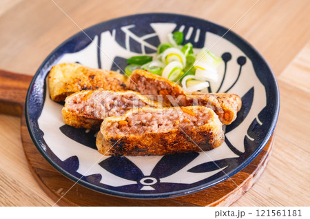 ひき肉と野菜の揚げ包み 121561181