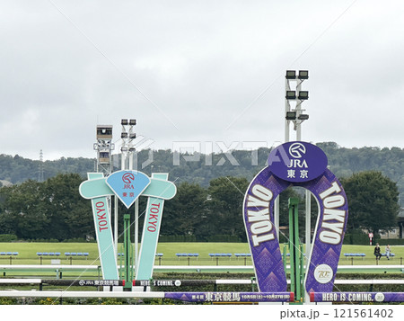 競馬場ゴールゲート 121561402