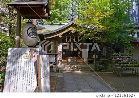 稲荷鬼王神社の社殿【東京都新宿区】 121561627