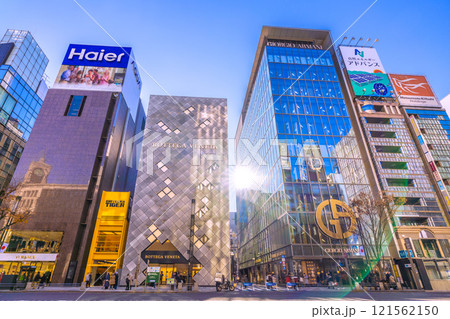 日本の東京都市景観 時計競演…ビルに映る時計台や腕時計、太陽光も…銀座・西五番街などを望む=29日 日本の東京都市景観 時計競演…ビルに映る時計台や腕時計、太陽光も…銀座・西五番街などを望む=29日 121562150