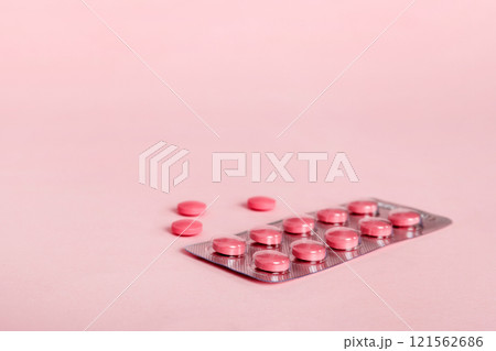 Blister package with Vitamin on color background. Medicine pills on a light background. Medicines and prescription pills flat lay background. pink medical tablets in blister 121562686