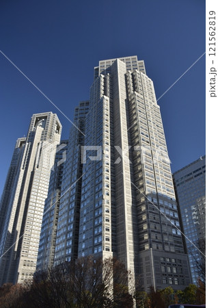 【東京】新宿副都心の都市風景 121562819