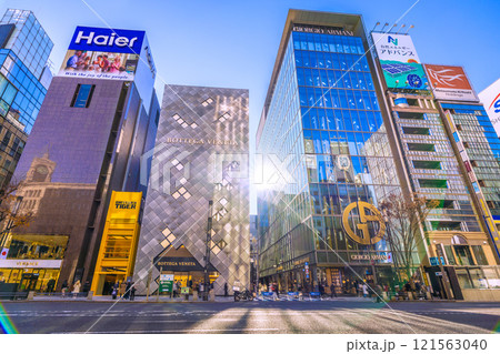 日本の東京都市景観 時計競演…ビルに映る時計台や腕時計、太陽光も…銀座・西五番街などを望む=29日 日本の東京都市景観 時計競演…ビルに映る時計台や腕時計、太陽光も…銀座・西五番街などを望む=29日 121563040