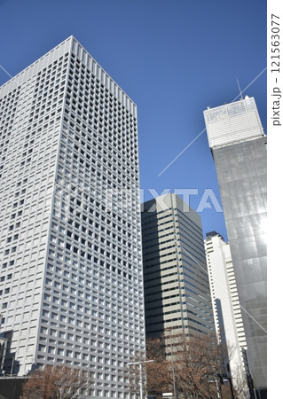 【東京】新宿副都心の都市風景 121563077