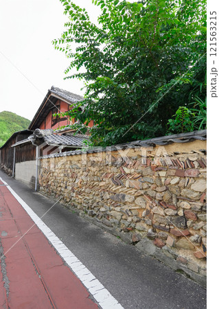 備前焼の里 伊部の町並み(岡山県備前市) 備前焼の里 伊部の町並み(岡山県備前市) 121563215