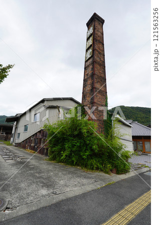 煙突　備前焼の里 伊部の町並み（岡山県備前市） 121563256