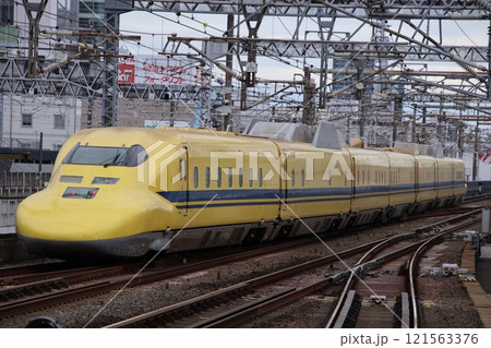 T4ドクターイエロー静岡駅からの旅立ち 121563376