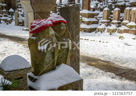 高野山　奥の院の仲良し地蔵様 121563757