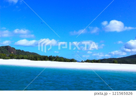 オーストラリアの青い海と空 121565026