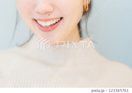 健康な歯をイメージしたポートレート 121565761