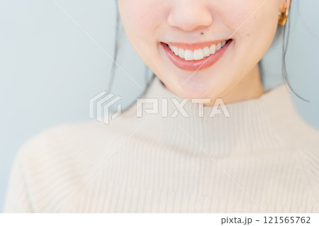 健康な歯をイメージしたポートレート 健康な歯をイメージしたポートレート 121565762