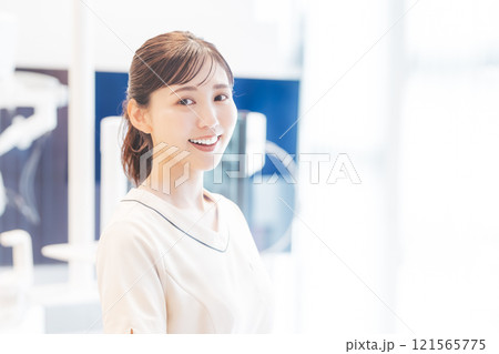 歯科衛生士をイメージしたポートレート 121565775