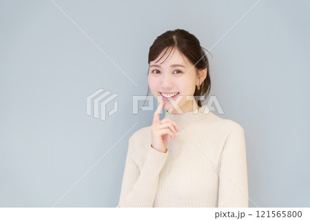 健康な歯をイメージしたポートレート 健康な歯をイメージしたポートレート 121565800