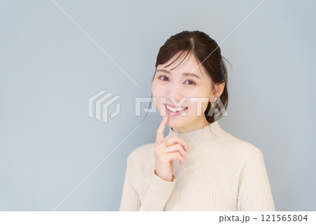 健康な歯をイメージしたポートレート 121565804
