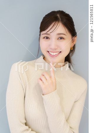 健康な歯をイメージしたポートレート 健康な歯をイメージしたポートレート 121565811