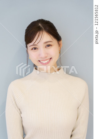 健康な歯をイメージしたポートレート 121565812