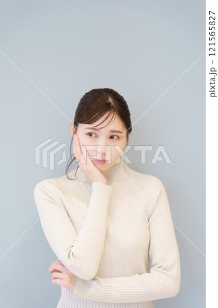 口内のトラブルをイメージしたポートレート 口内のトラブルをイメージしたポートレート 121565827