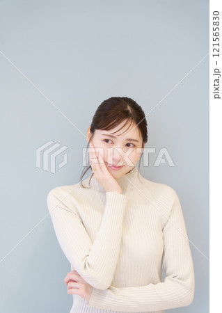 口内のトラブルをイメージしたポートレート 121565830