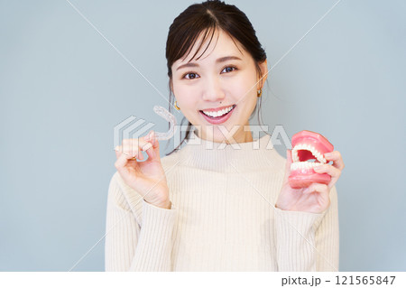 健康な歯をイメージしたポートレート 健康な歯をイメージしたポートレート 121565847