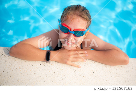Little Girl Smiling And Swimming In The Pool, Training 121567162
