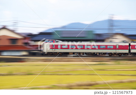 年末年始の期間限定で運転される381系やくも号 121567973