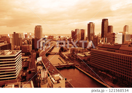 大阪堂島浜の高層ビルより中之島、淀屋橋の景観 大阪堂島浜の高層ビルより中之島、淀屋橋の景観 121568534