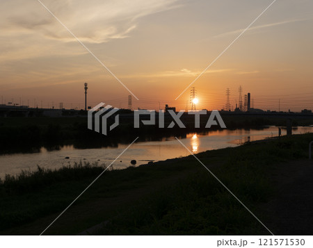 大和川沿いの夕景 121571530