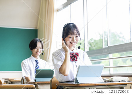 オンライン英会話 授業 教室 男女 高校 中学校 ICT オンライン英会話 授業 教室 男女 高校 中学校 ICT 121572068