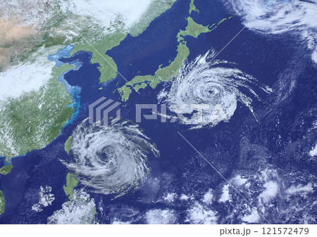 日本付近にダブルで接近する大型台風の天気図　架空(3DCGイメージ) 121572479