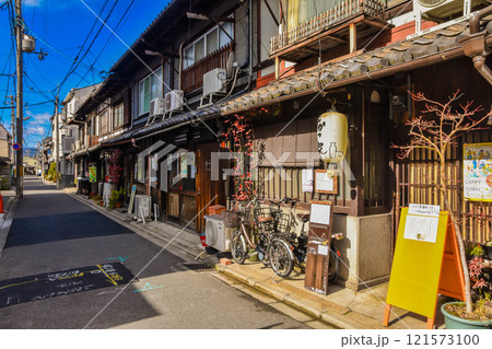 京都市　JR二条駅周辺の街並み 121573100