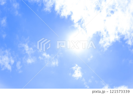 夏の空 太陽と雲 横浜 夏の空 太陽と雲 横浜 121573339